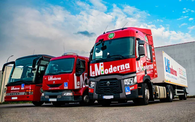 Autoescuela Moderna - camiones de practicas