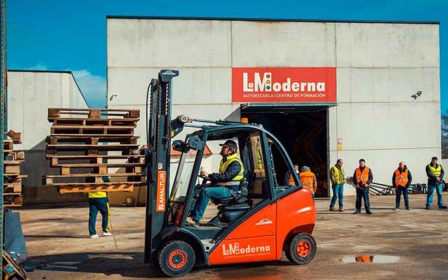 Autoescuela la moderna - practica carnet carretilla elevadora